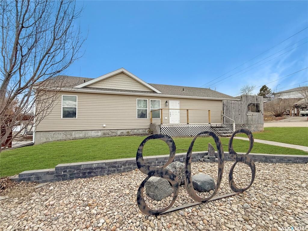 Property Photo: 808 Chaplin Street SK S9H 1J5