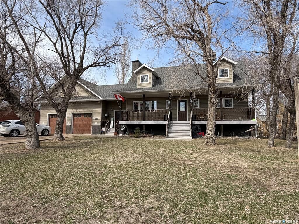 Property Photo:  809 Spencer Street  SK S0C 0S0 
