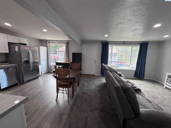 Property Photo:  526 S 40th Ave #D-210  WA 99353 