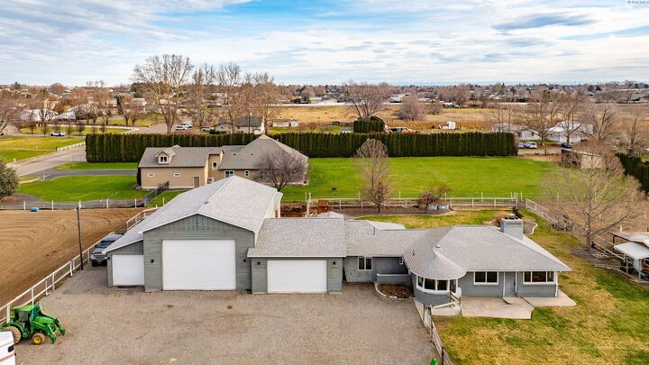 Property Photo:  2205 Rd 72  WA 99301 