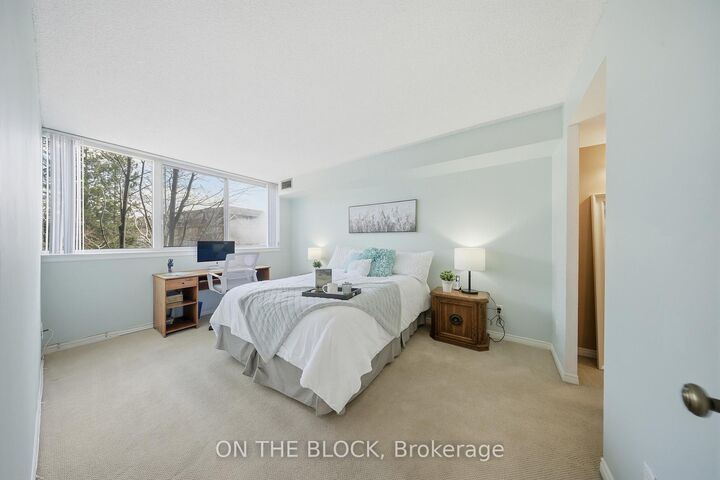 880 Dundas Street W 203 — photo 1
