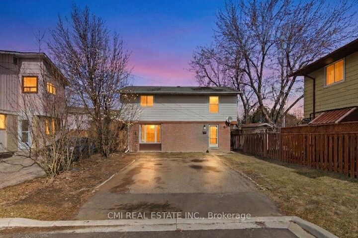 8 Huronia Court — photo 1