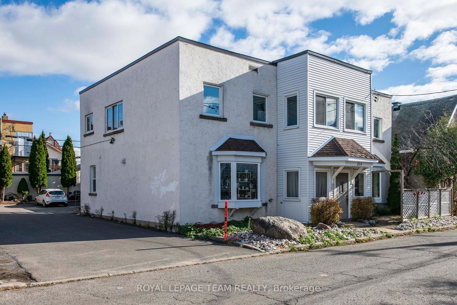Property Photo: 213 Desrosiers Street ON K1L 7T2