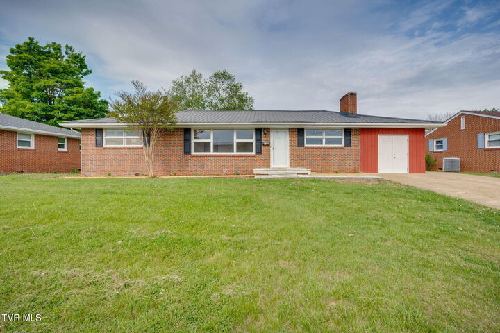 Property Photo: 812 Mimosa Drive TN 37660