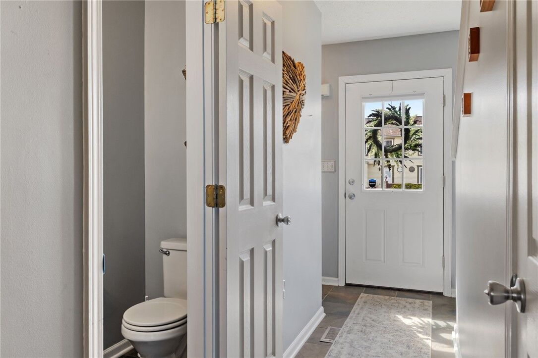 Property Photo:  1427 Yorktown Dr  PA 15055 