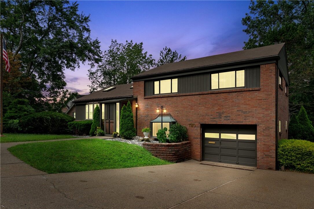 Property Photo:  2 Hartle Lane  PA 15228 