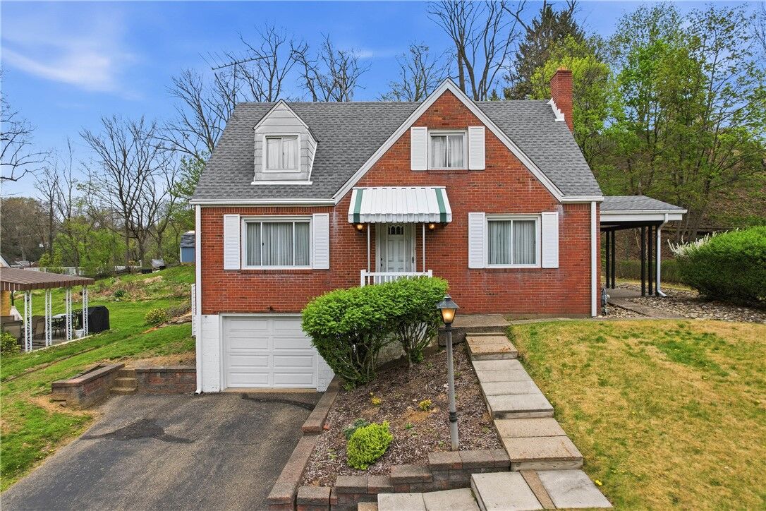 Property Photo:  824 Vilsack Rd  PA 15116 