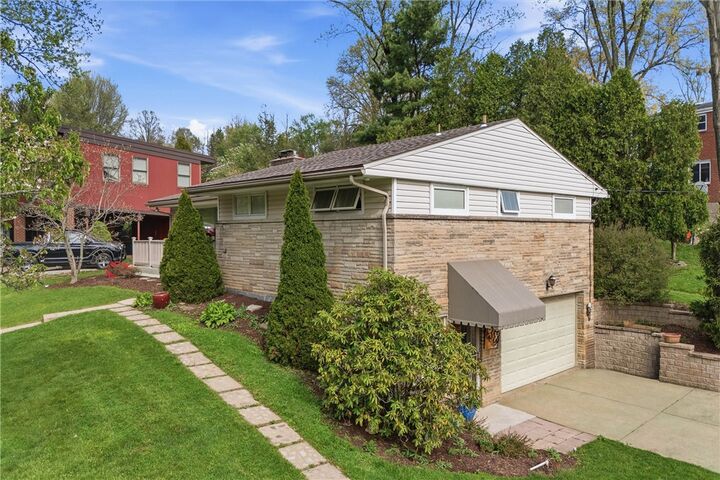 Property Photo:  2675 Strathmore Ln  PA 15102 