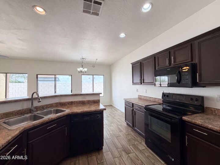 Property Photo:  606 W Beautiful Lane  AZ 85041 