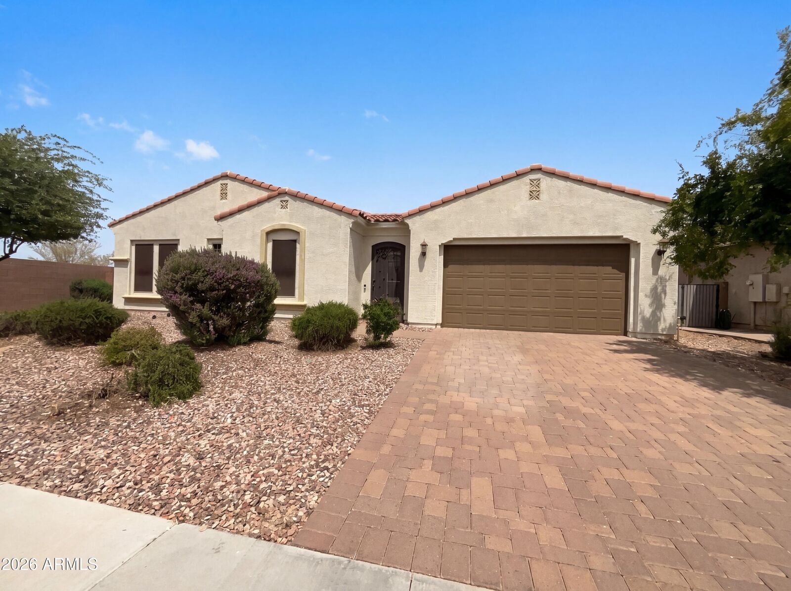 Property Photo:  2312 E Susan Drive  AZ 85298 