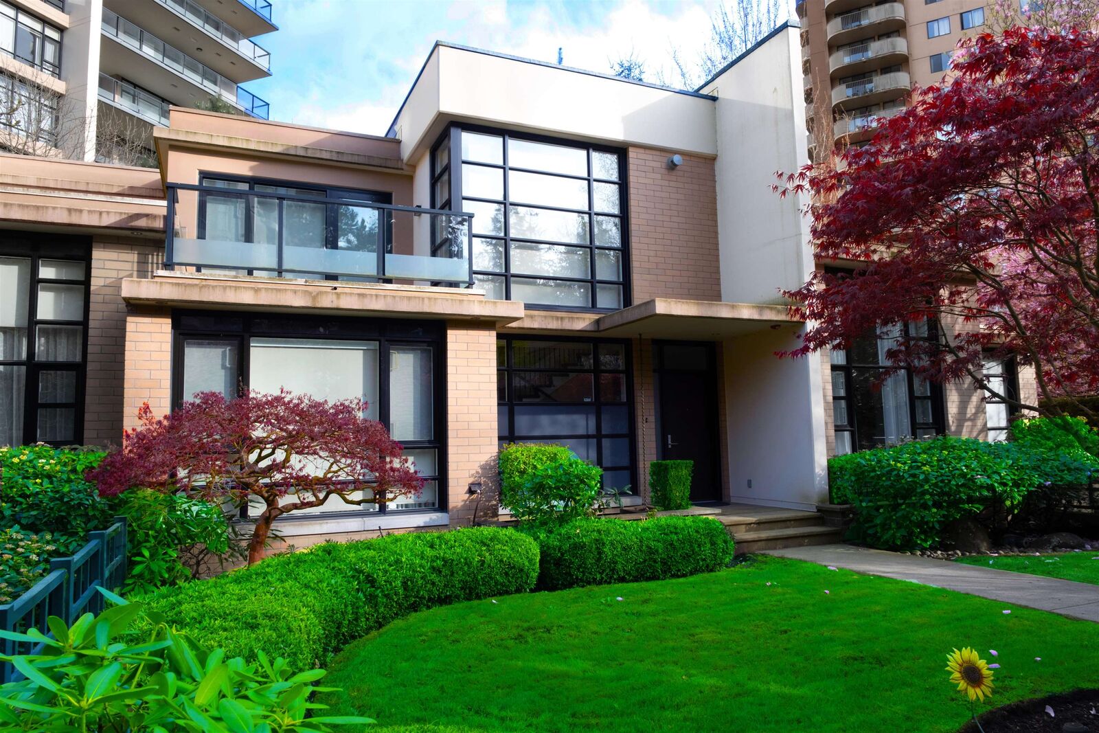 Property Photo: 6198 Wilson Avenue BC V5H 2R8