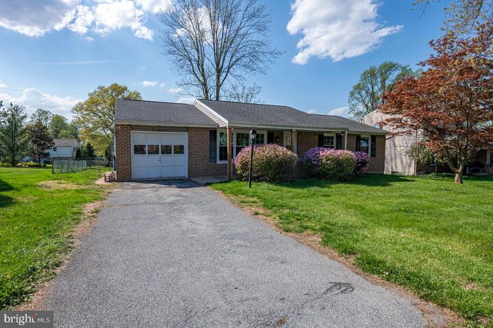 Property Photo:  526 Silver Brook Drive  PA 19508 