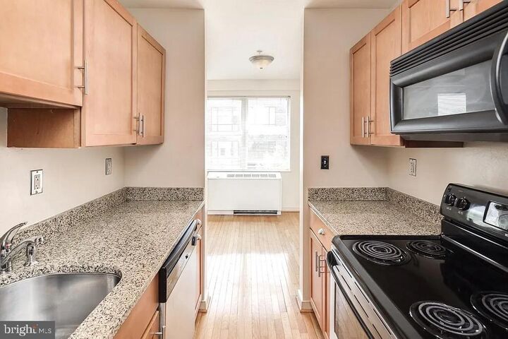 Property Photo:  815 King Street 6A  VA 22314 