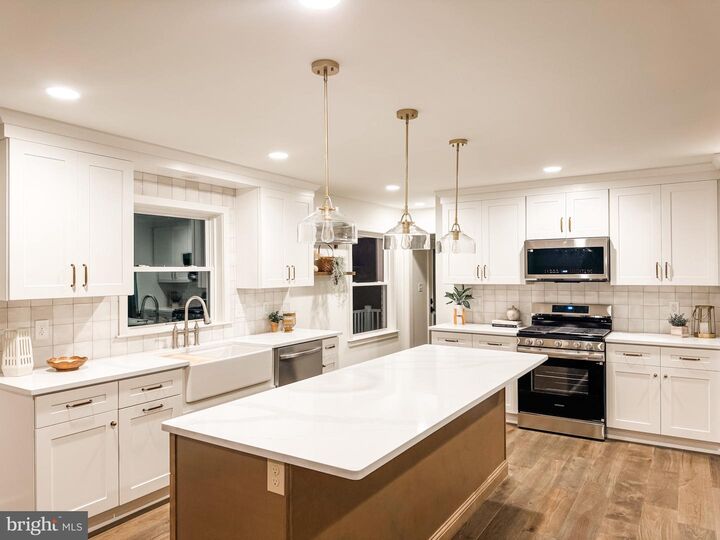 Property Photo:  36 Kingston Drive  PA 17078 