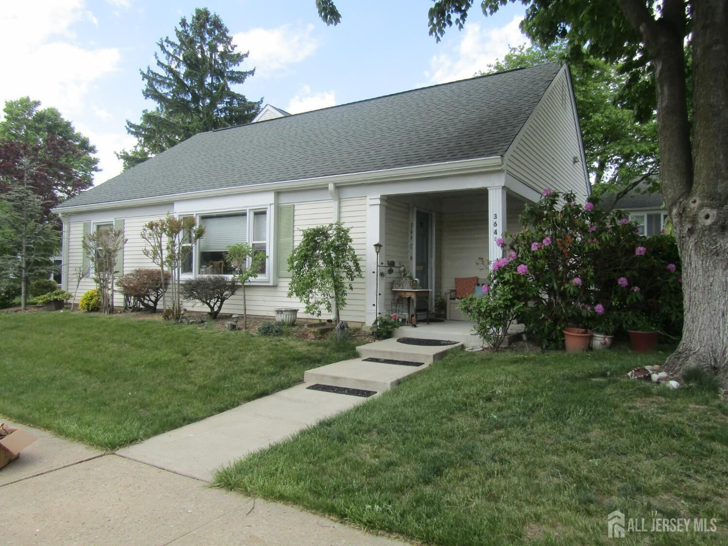 Property Photo:  364 Old Nassau Road C  NJ 08831 