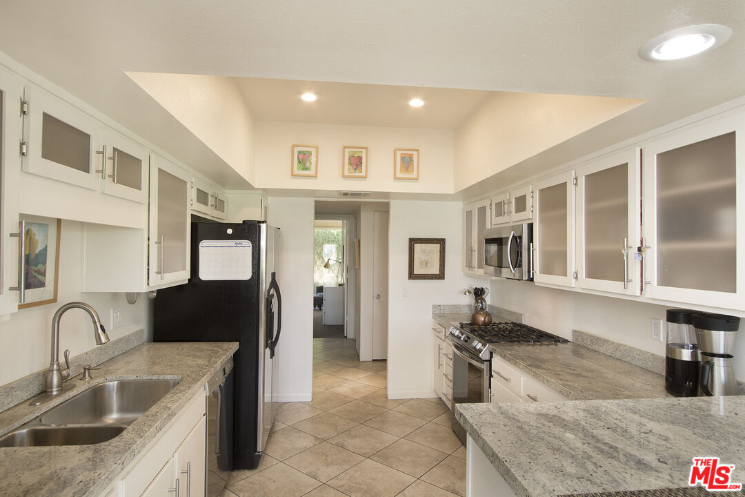 Property Photo: 501 Desert Lakes Cir CA 92264