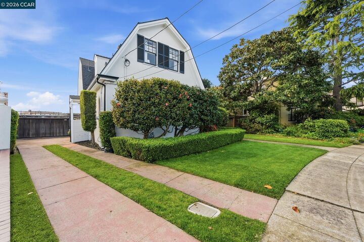 Property Photo:  722 Palmera Ct  CA 94501 