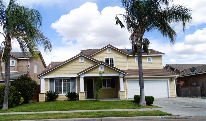 Property Photo:  1325 S Bailey  CA 93727 