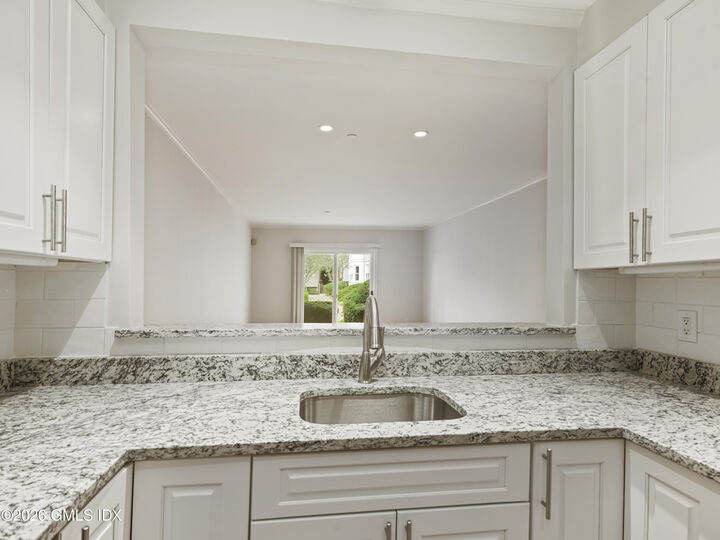 Property Photo:  51 Forest Avenue Apt 23  CT 06870 