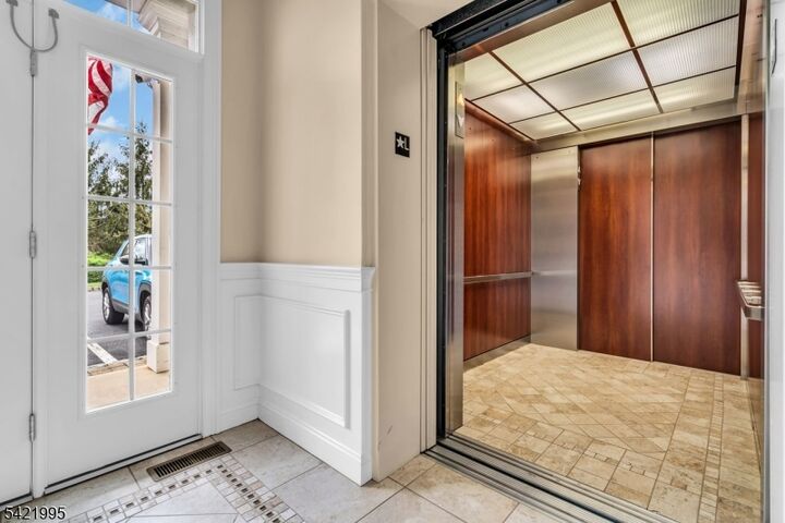 Property Photo:  58 Brooklake Road Unit 21  NJ 07932 