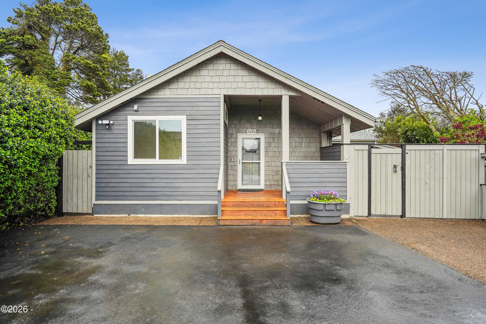 Property Photo:  1626 NW 21st Street  OR 97367 