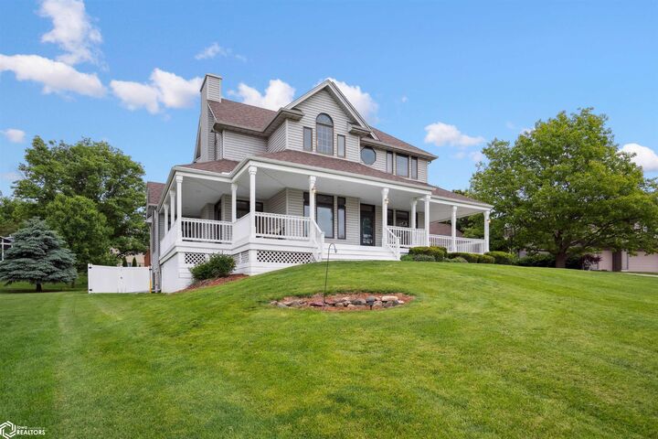 Property Photo:  2310 Knollway Drive  IA 50158 