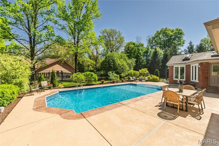 Property Photo:  416 Hibler Woods Court  MO 63141 