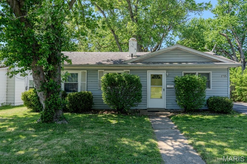 Property Photo: 2725 Birch Avenue IL 62040