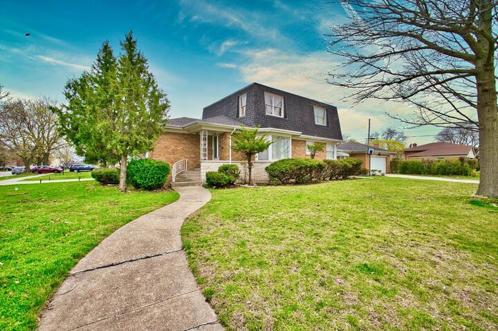 Property Photo:  