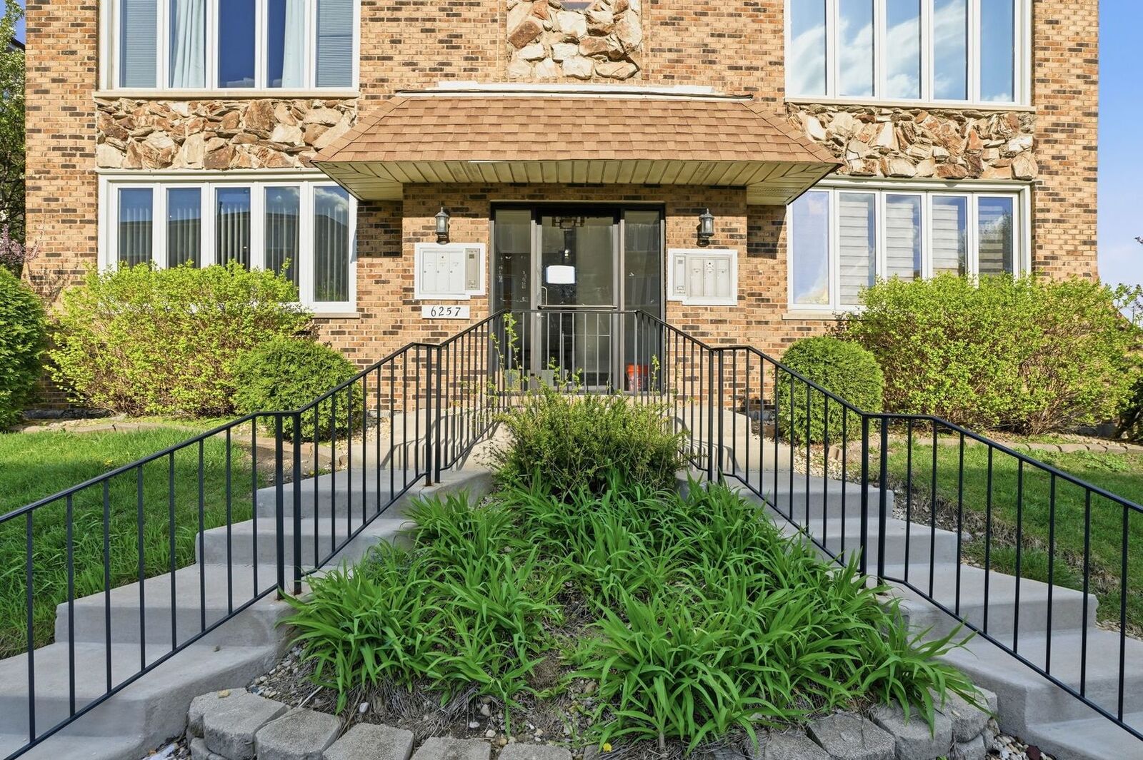 Property Photo:  6257 S Newland Avenue 1N  IL 60638 