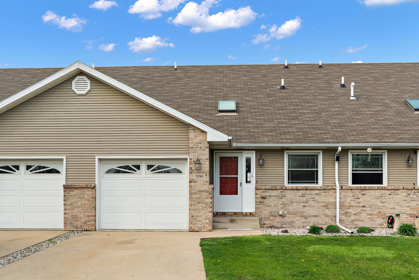 Property Photo: 1390 Armour Road IL 60914