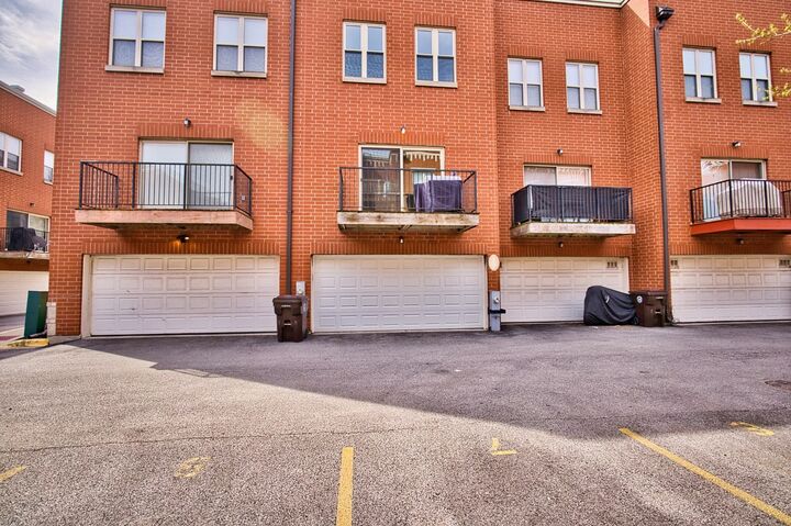 Property Photo:  350 E Eastgate Place  IL 60616 