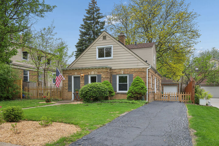 Property Photo:  640 8th Avenue  IL 60525 