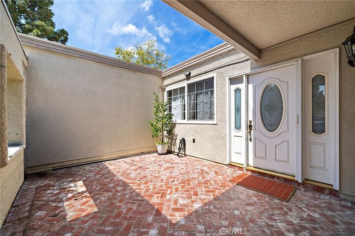 Property Photo:  440 Avenida Sevilla B  CA 92637 