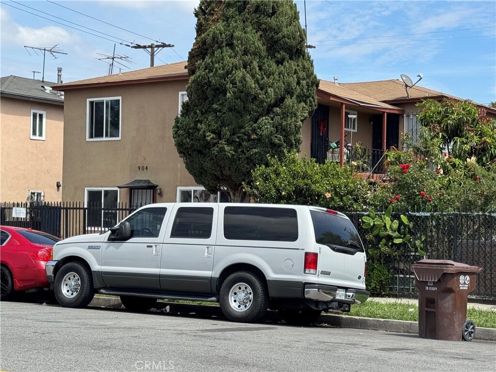 Property Photo:  904 S Bullis  CA 90221 