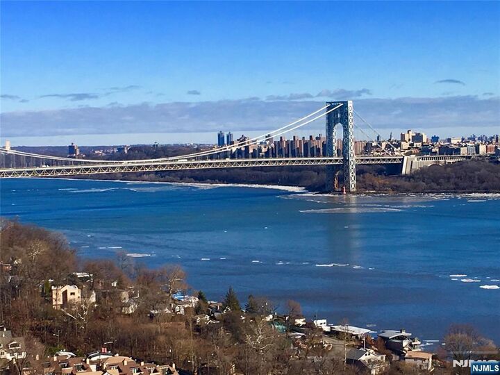 Property Photo:  3 Horizon Road 1418  NJ 07024 