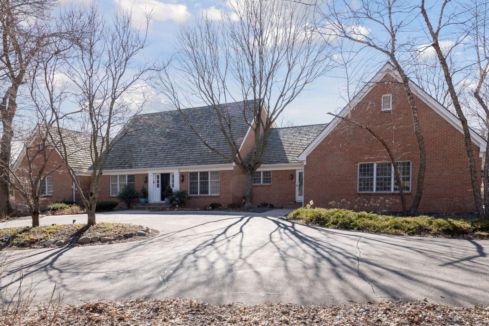 Property Photo:  425 Ferndale Road N  MN 55391 