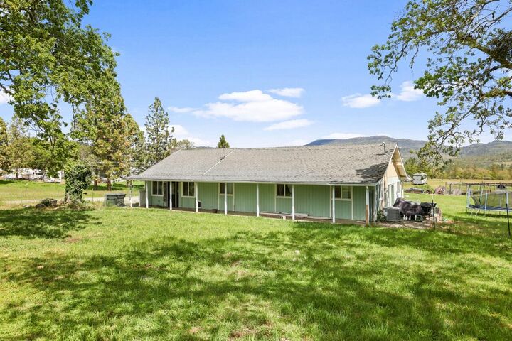 Property Photo:  380 Greenleaf Drive  OR 97524 