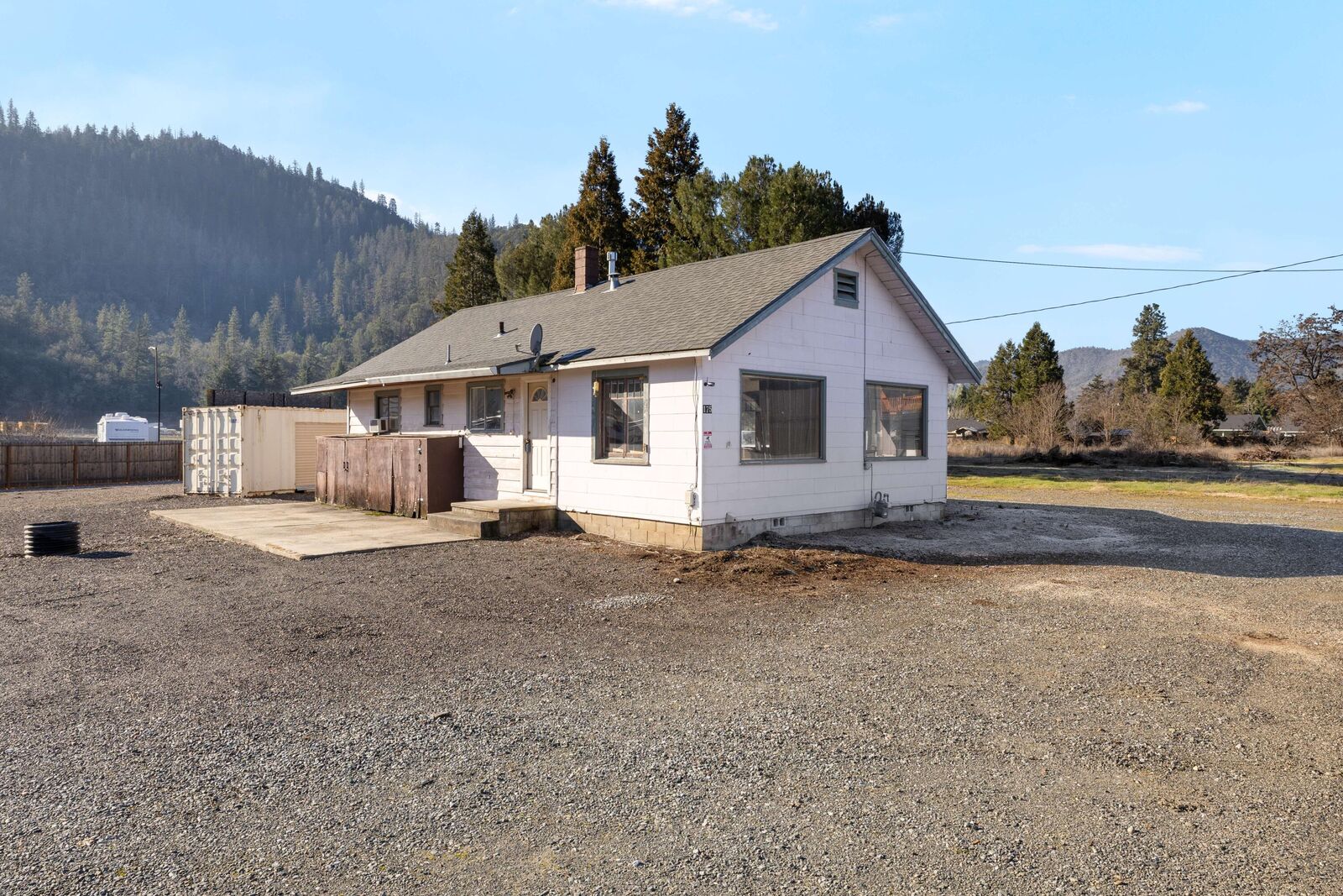 Property Photo:  175 Rogue River Highway  OR 97525 