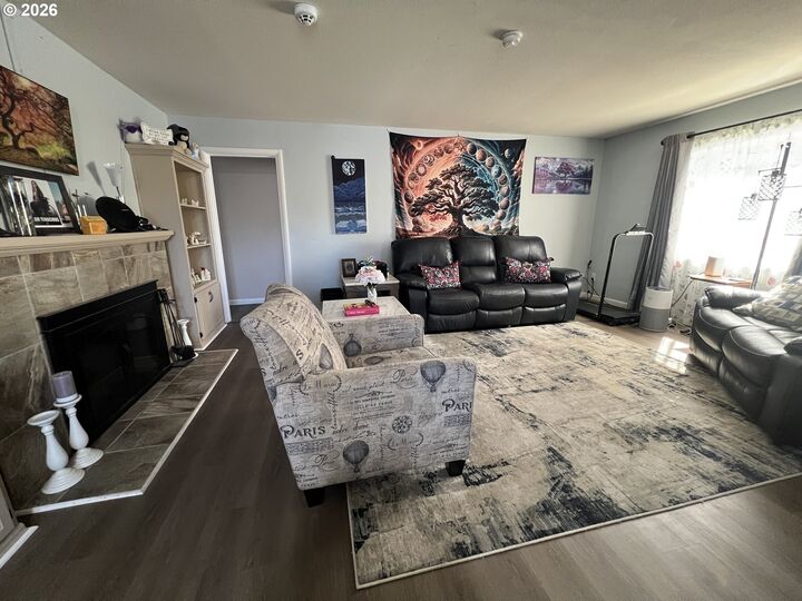 Property Photo:  12101 SE Lincoln St  OR 97216 