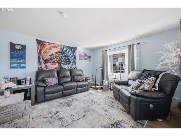 Property Photo:  12101 SE Lincoln St  OR 97216 