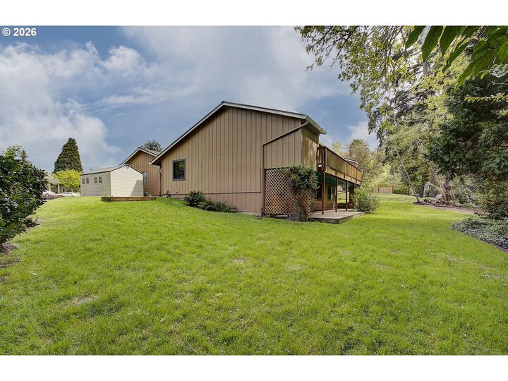 Property Photo:  911 NE 109th Cir  WA 98685 