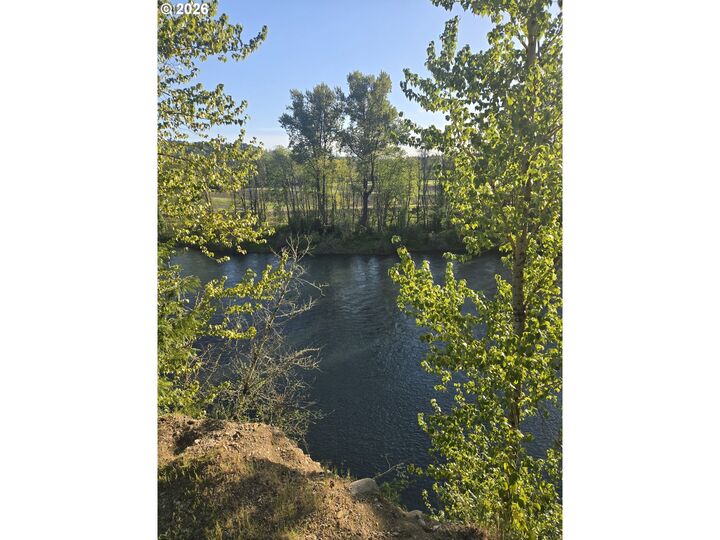 Property Photo:  15823 SE Basalt Ct  OR 97089 