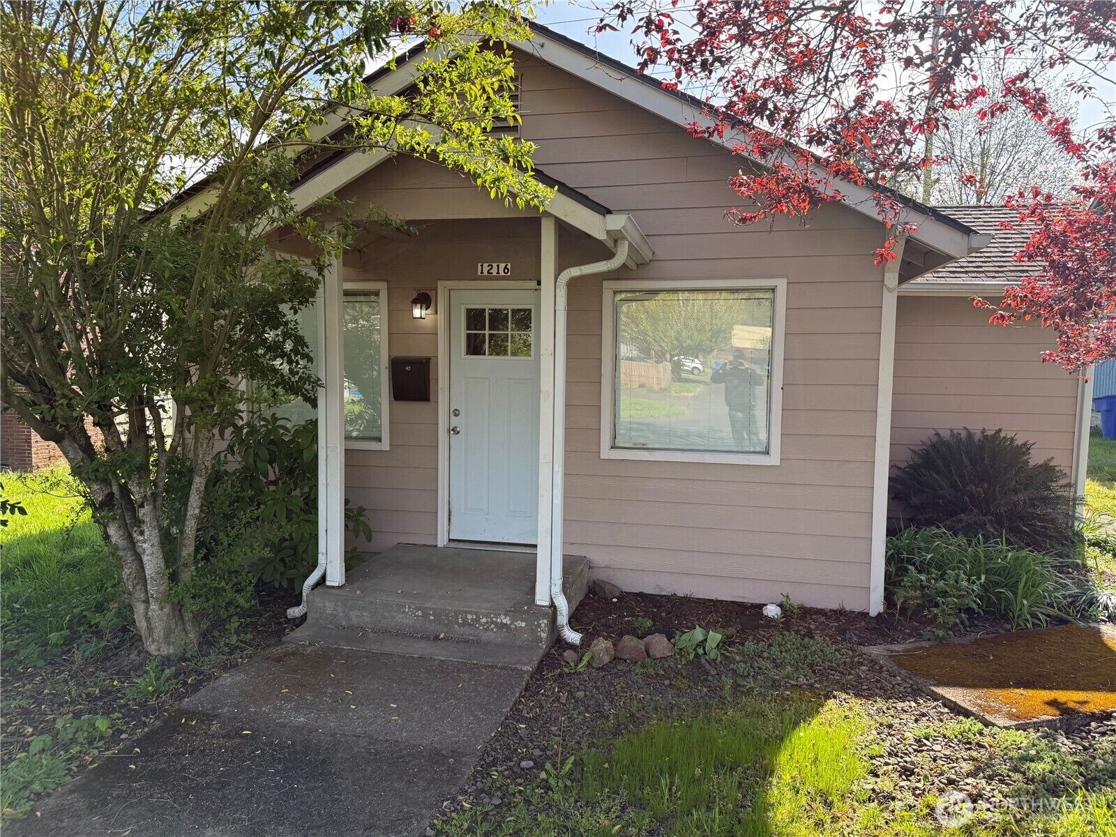 Property Photo:  1216 N 1st Avenue  WA 98626 
