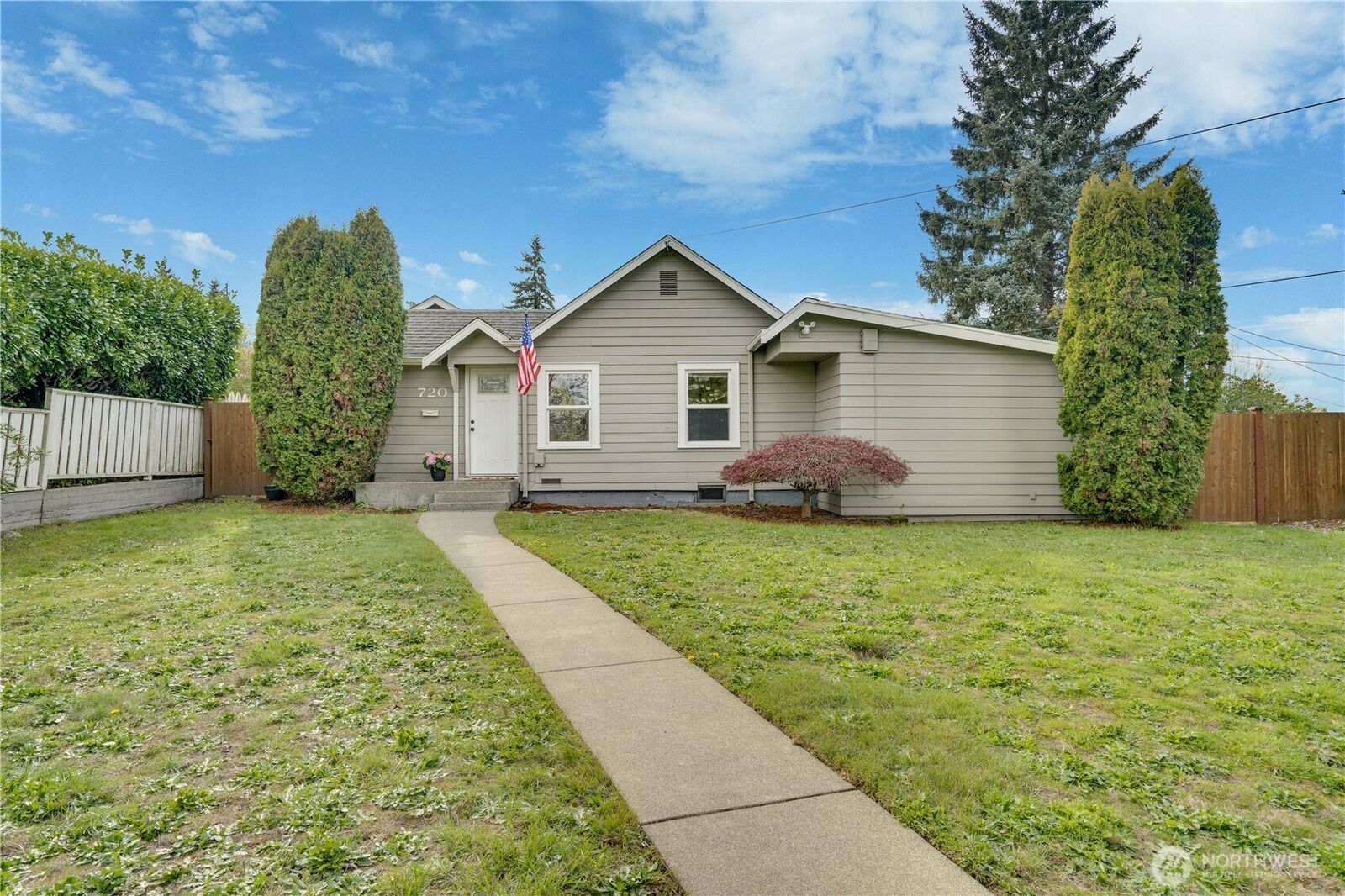 Property Photo:  720 S Monroe Street  WA 98405 