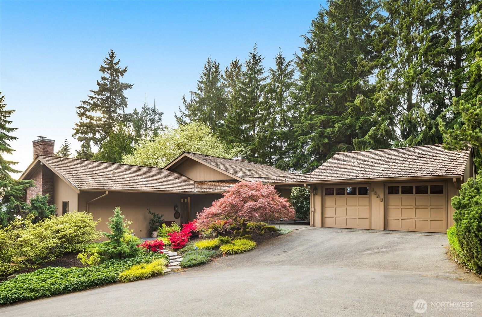 Property Photo:  8440 W Mercer Way  WA 98040 