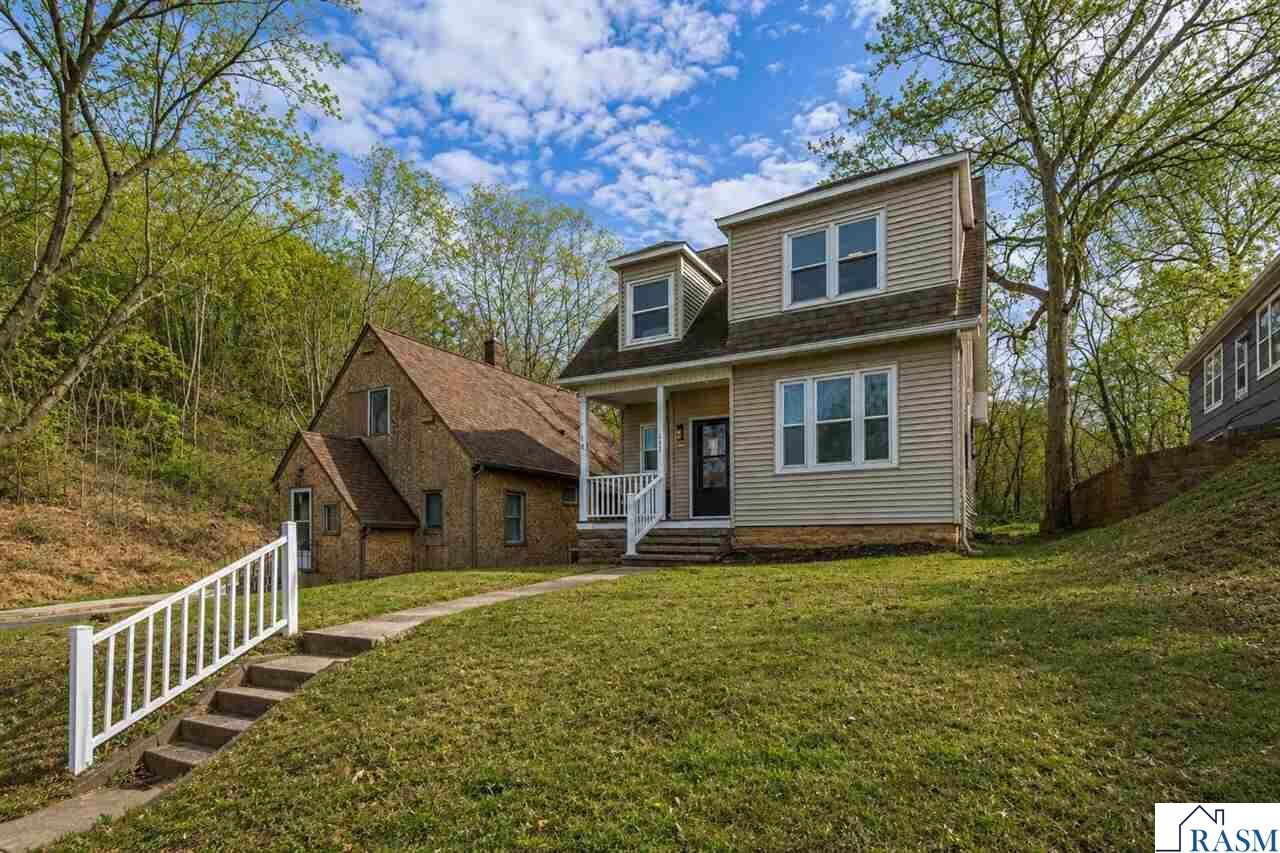 Property Photo:  407 E Pleasant Street  MN 56001 