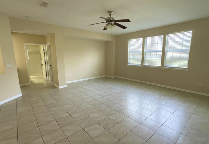 Property Photo:  133 Camden Cay Dr  FL 32086 