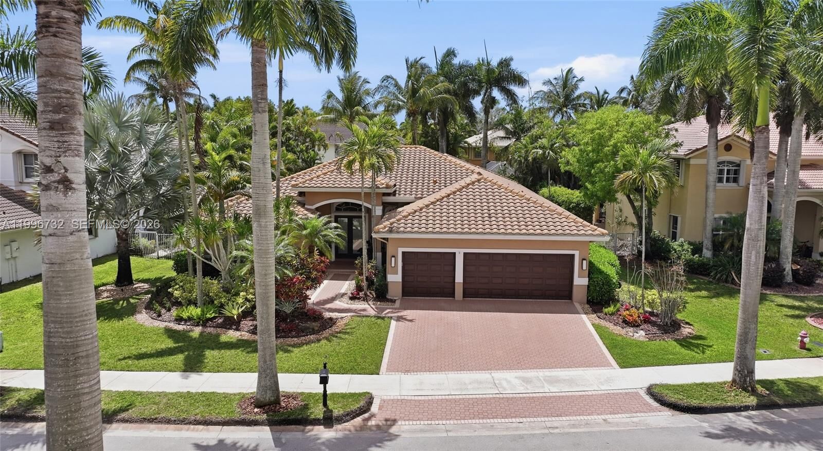 Property Photo:  1783 Victoria Pointe Cir  FL 33327 