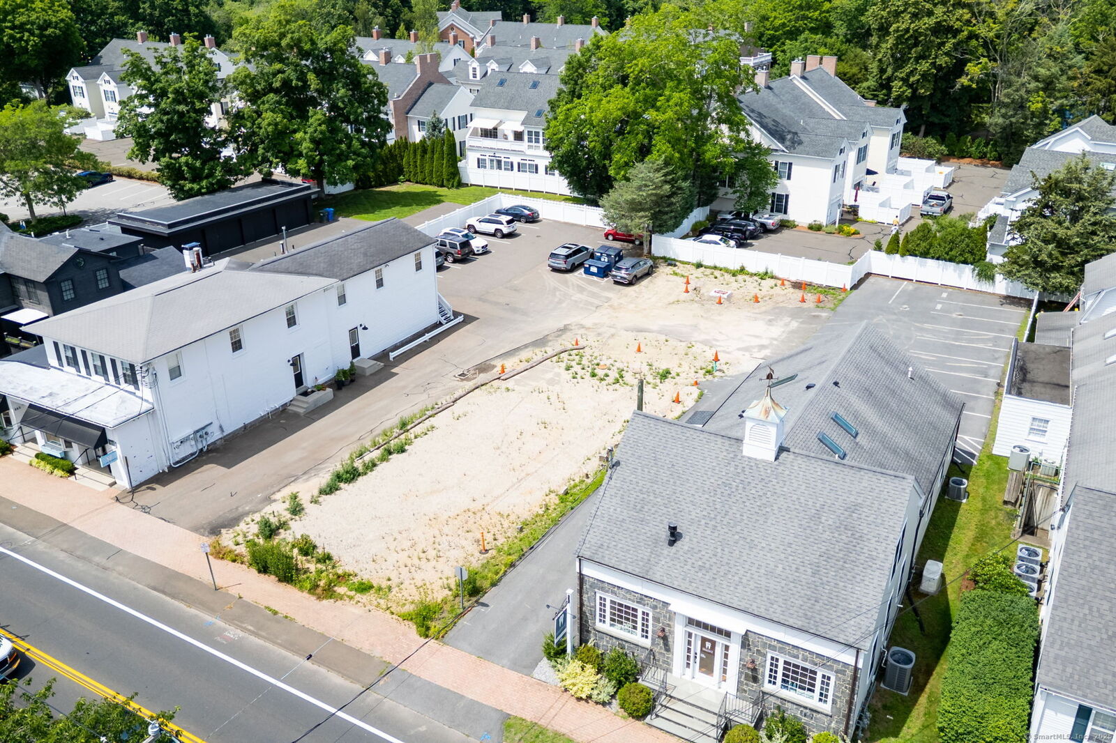 Property Photo:  885 Boston Post Road  CT 06443 